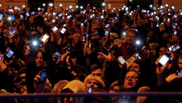 В Венгрии многотысячный митинг против введения налога на интернет закончился погромами