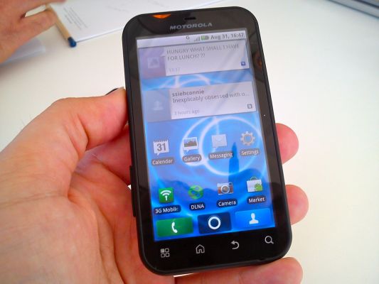 Motorola Defy — самый старый смартфон, на который портирована Android 5.0 Lollipop