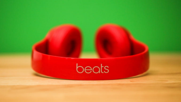 Apple выпустила первый рекламный ролик Beats Solo 2 Wireless
