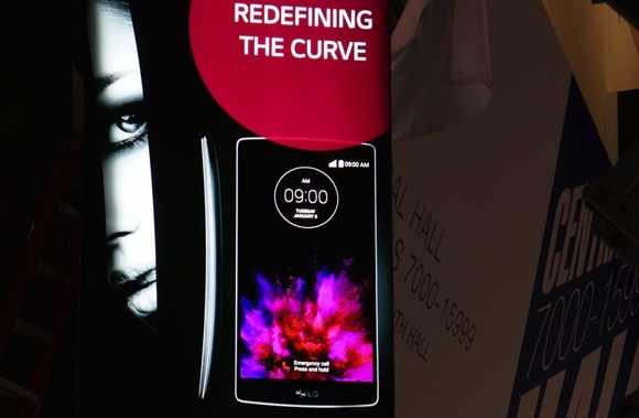 Официальный постер LG G Flex 2 для CES 2015 показан на фотографии