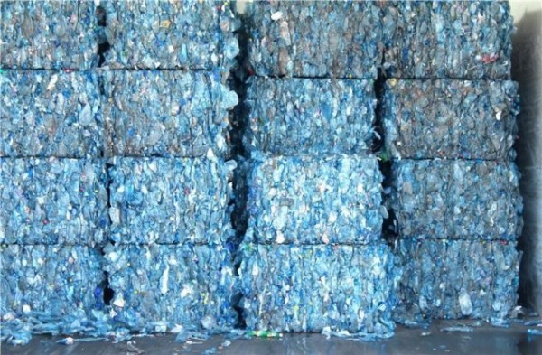 Исследователи будут делать водонепроницаемую бумагу из пластиковых бутылок