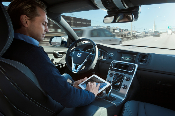 Volvo проведет тест-драйв автономной системы вождения Drive Me в 2017