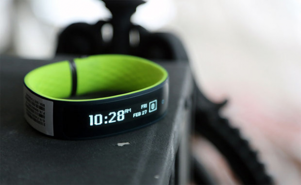 MWC 2015: HTC показала свой первый фитнес-браслет Grip
