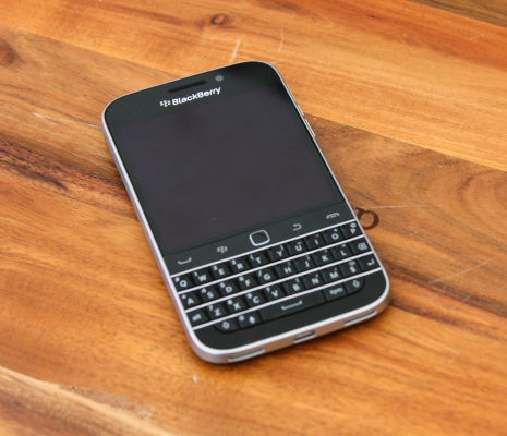 BlackBerry Classic появится в новых цветах корпуса — белом, синем и бронзовом