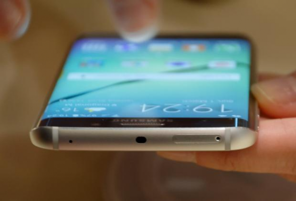 Samsung Galaxy Note 5 получит изогнутый по двум краям дисплей?