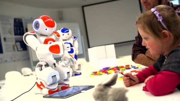 Школьники обучают робота писать - шведская программа CoWriter