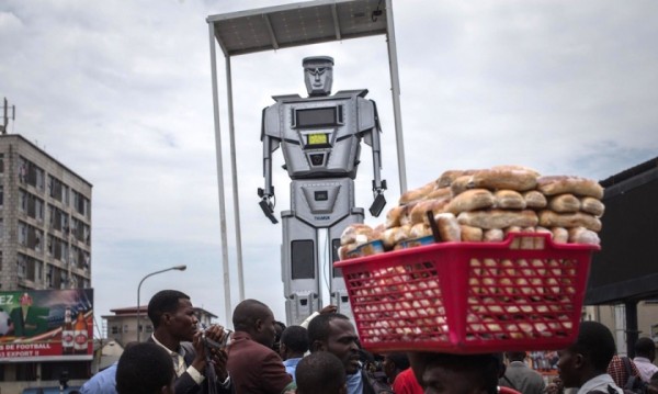 Республика Конго принимает на службу армию гигантских робокопов