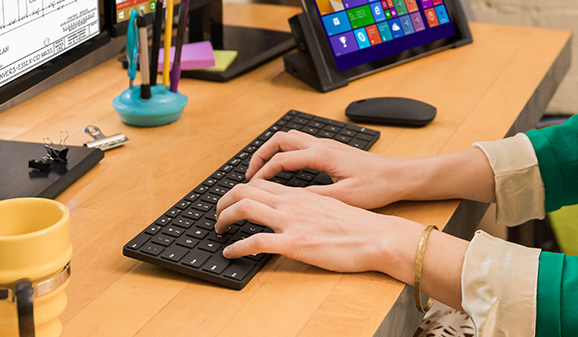 Microsoft представила стильные клавиатуру и мышь Designer Bluetooth Desktop