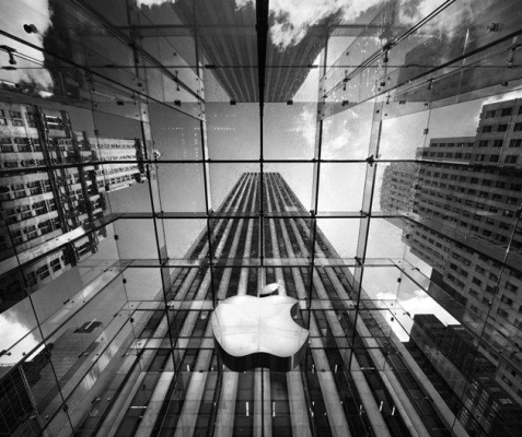 Apple расширяет штат сотрудников видными экспертами
