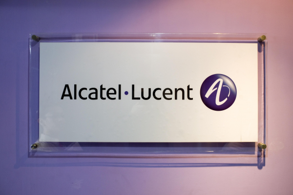 Nokia ведет переговоры о приобретении Alcatel-Lucent