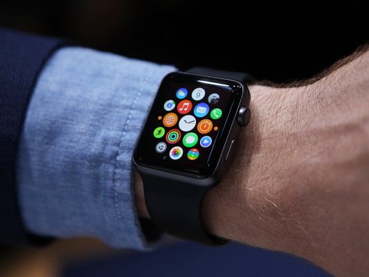 Первый запуск Apple Watch занимает целую минуту