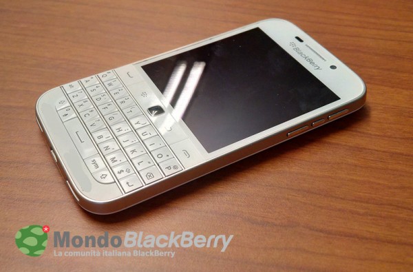Начинаются продажи BlackBerry Classic в белом корпусе