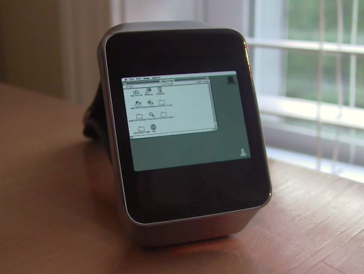 На умных часах Samsung Gear Live удалось запустить Apple Macintosh II