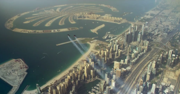 Совершён полёт над Дубаем на джетпаках