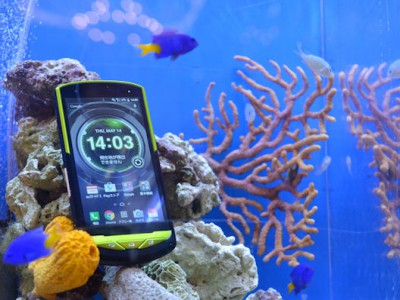 Kyocera Torque G02 — первый в мире смартфон, который не боится морской воды