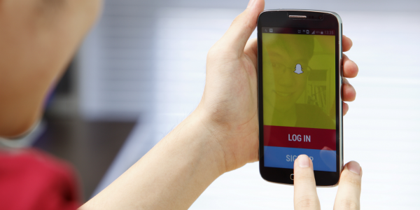 Для просмотра видео в Snapchat скоро не придётся удерживать палец на экране