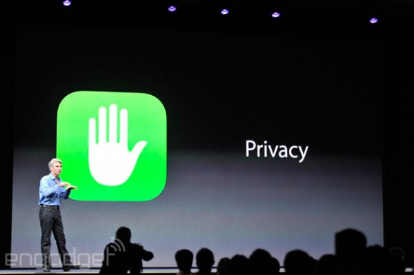 Эдвард Сноуден считает устройства Apple одними из самых защищенных