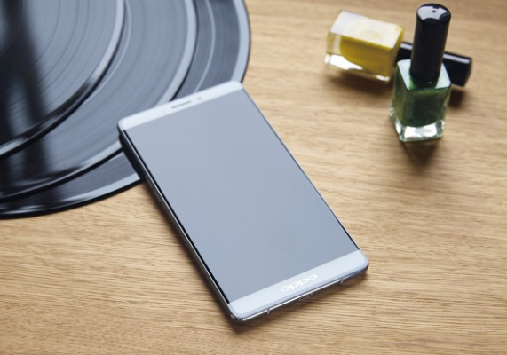 Смартфон Oppo R7 доступен для предзаказа по всему миру