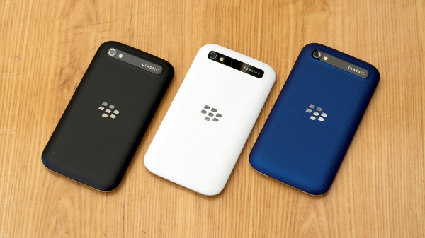 В продажу поступило ограниченное издание BlackBerry Classic в синем корпусе