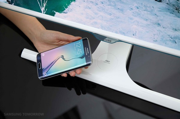 Samsung SE370 — первый в мире монитор со встроенной беспроводной зарядкой