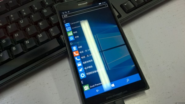 Прототип флагмана Lumia 950 XL появился на живых фото
