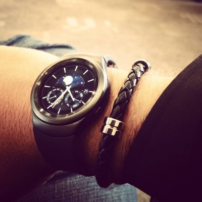 Дизайнер из Samsung показал новые часы Gear S2 в Instagram*