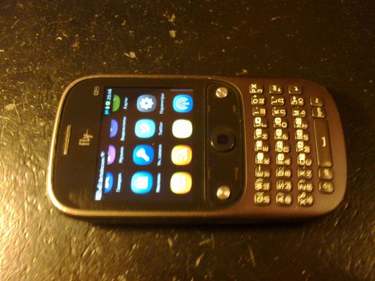 MeeGo запустили на Fly Q420
