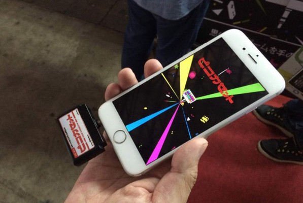 Японский стартап представил игровой картридж для смартфона