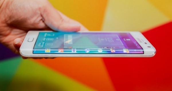 Samsung представила концепт смартфона с дисплеем, изогнутым по верхнему и нижнему краю