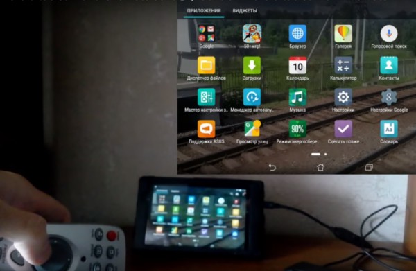 Видео: управление Android-планшетом с помощью обычного пульта ДУ