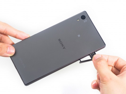 Для охлаждения в Sony Xperia Z5 используются специальные трубки и термопаста