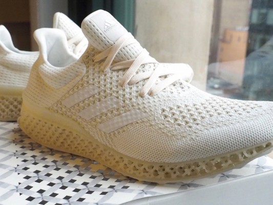 Adidas печатает кроссовки на 3D-принтере