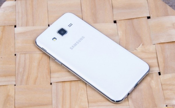 Обновлённый смартфон Galaxy J5 получит 2/16 ГБ памяти и 5,2-дюймовый экран