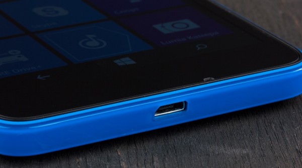 Microsoft разрабатывает чехлы с дополнительным экраном для смартфонов