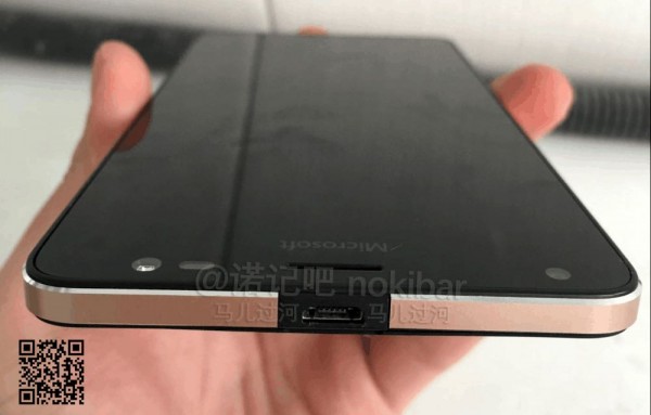 Смартфон Lumia 850 с металлическими гранями показан на фото