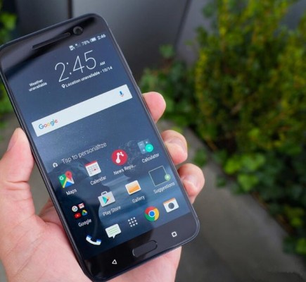 Фото: HTC One M10 в черном цвете корпуса