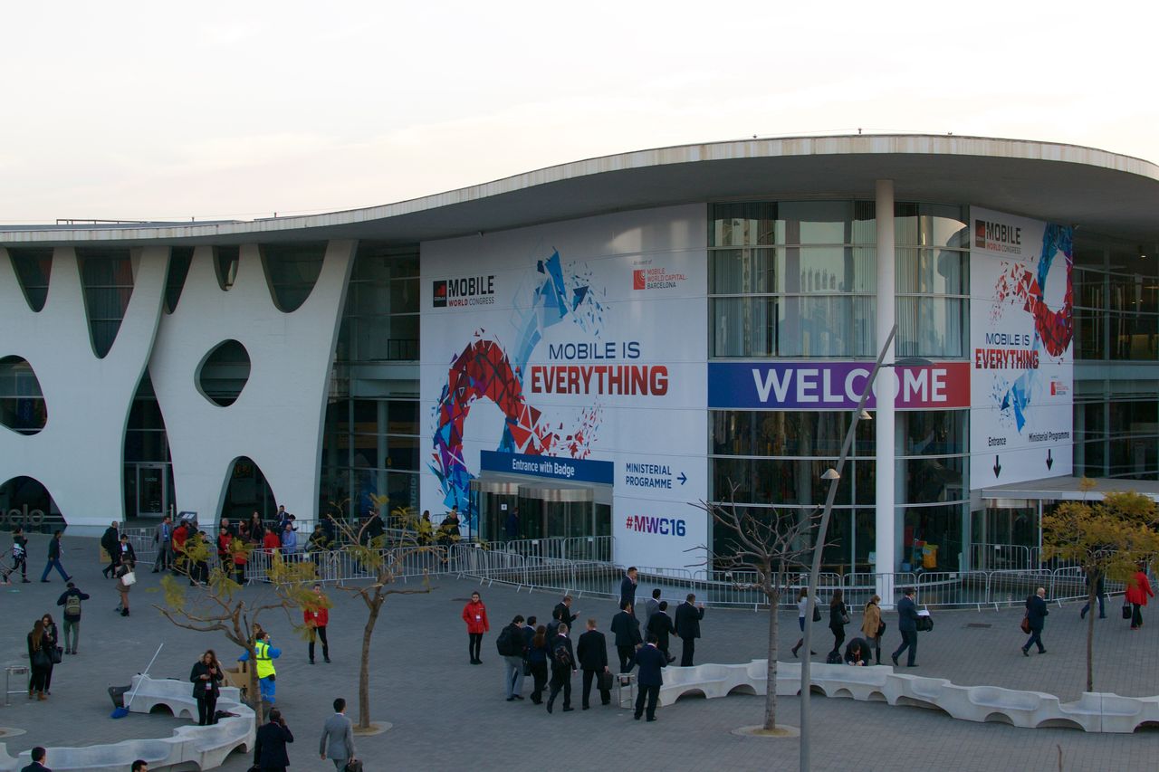 Фотоотчет команды Трешбокс.ру с выставки MWC 2016 — день второй