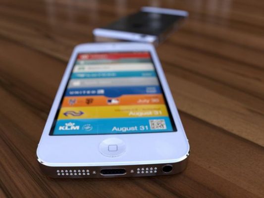 Новые "фотографии" белого iPhone 5
