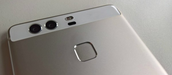 Huawei P9 с двойной камерой запечатлен на фото