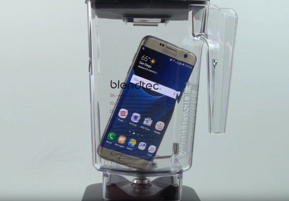 Видео: Samsung Galaxy S7 Edge против блендера