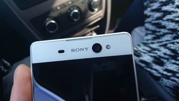 Утечка: «живые» фото безрамочного Sony Xperia C6