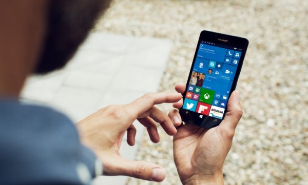 Продажи смартфонов Lumia за год упали на 73 %