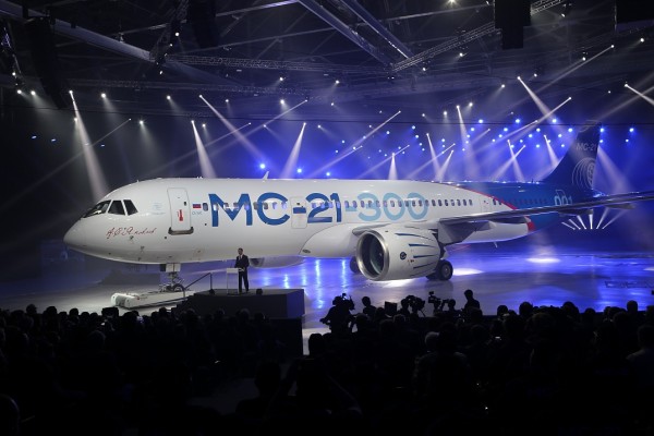 В России представлен высокотехнологичный самолет МС-21