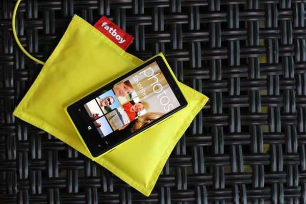 Nokia World: Представлена беспроводная зарядка-подушка для Lumia 920