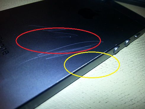 Не стоит носить ключи в одном кармане с iPhone 5