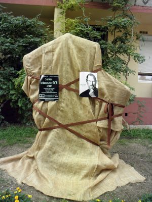 В Одессе открылся памятник Стиву Джобсу