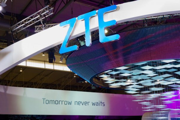 ZTE готовит первые смарт-часы на Android Wear 2.0