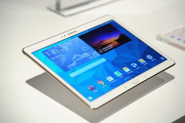 Samsung разослала приглашения на MWC с намеком на Galaxy Tab S3