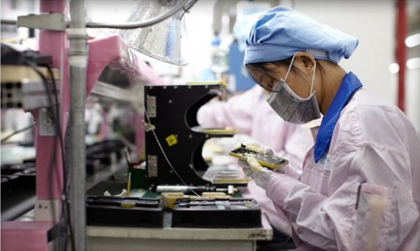 Низкий спрос на iPhone 6s и 7 стоил Foxconn прибыли