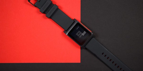 Стартап Pebble поглощен компанией Fitbit